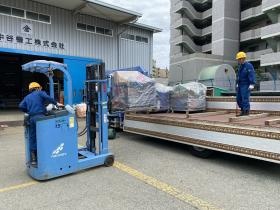 資材の積み込みの様子