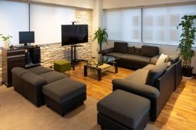 ３Ｆのソファスペースです。ミーティングや休憩に利用します。