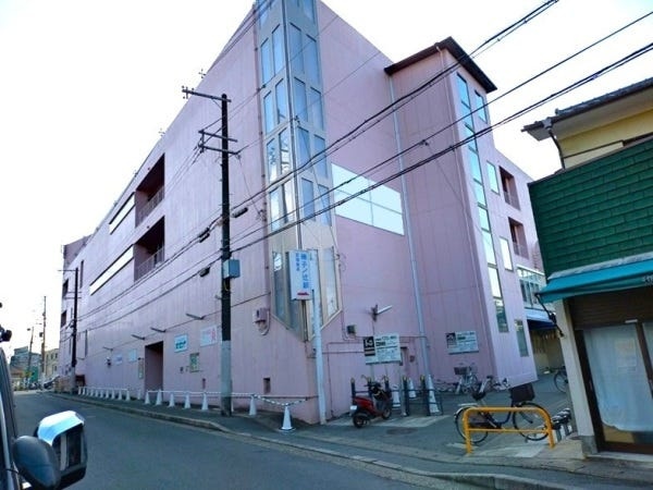 ランデンプラザ帷子は、嵐電帷子ノ辻（かたびらのつじ）駅直結の、日用品店等が入居する駅ビルです。お仕事終わりに買い物を済ませて帰宅できますよ♪