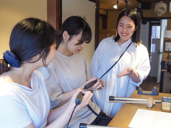 未経験でも、お客様との会話を楽しみながら、ものづくりのスキルが身に付きます。