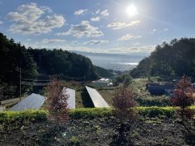 工場より諏訪湖を望む