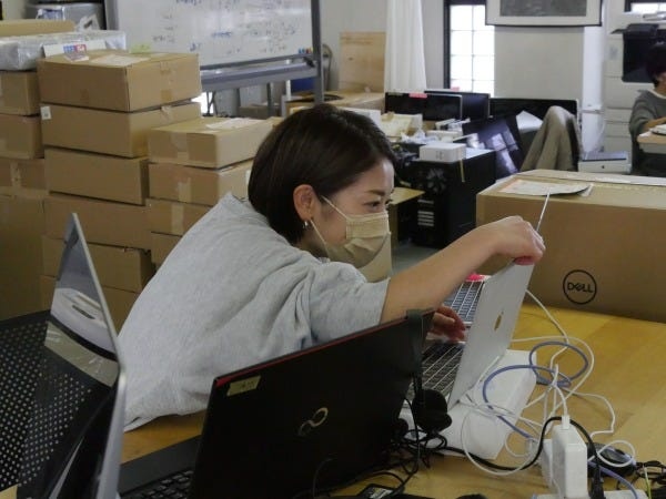 実際のお品物にも触れていただきます。