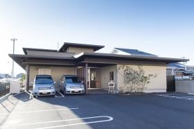 社屋外観（昼）