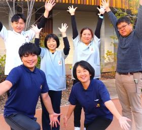 訪問チームで撮影しました。一緒に楽しく訪問介護をしましょう！