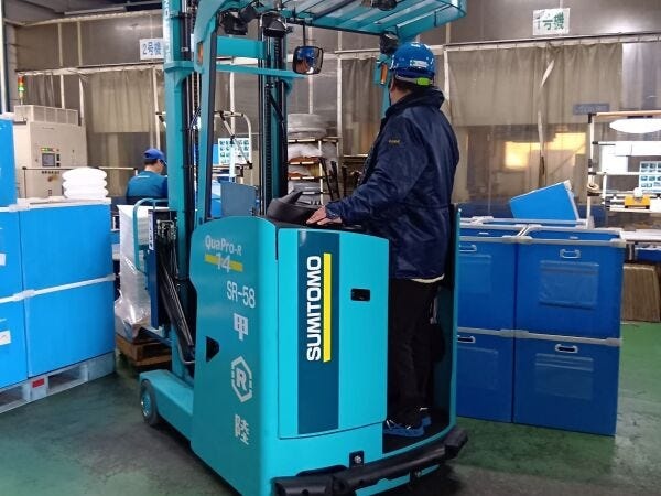 生産管理・生産管理スタッフ・成形機オペレーター（未経験OK・転勤なし）