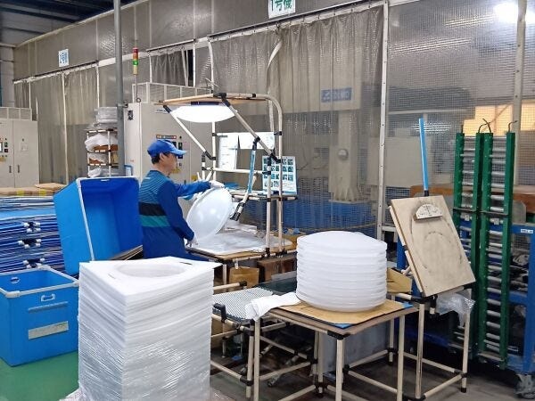 生産管理・生産管理スタッフ・成形機オペレーター（未経験OK・転勤なし）