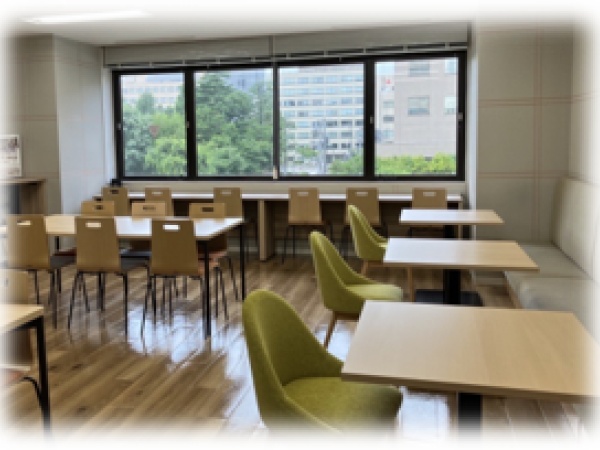 仕事終わりに、ほっと一息つける休憩室