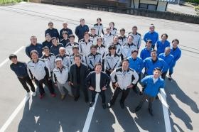 グループで協力し合いながら、仕事を進めていきます。