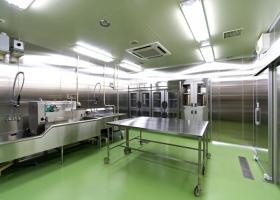 長岡セントラルキッチン（サラダ室）