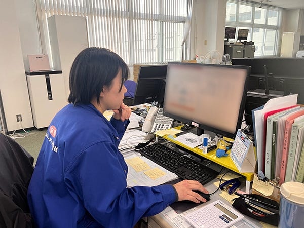 業務は基本的にチーム体制で進められるので、困った時には周りを気軽に頼れます。将来的には部署の「軸」となっていただくことを期待しています！