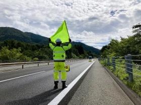安全性の高い制服と涼しい空調服を採用しています！