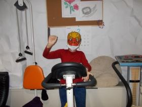 節分行事の様子（エアロバイク中）