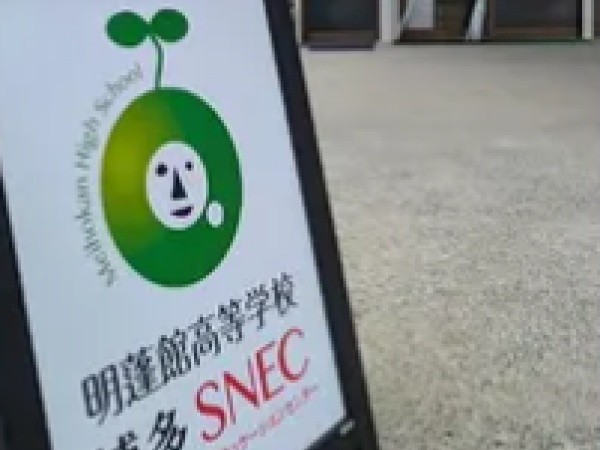 新校舎は博多駅筑紫口から徒歩20分の閑静な場所にあります。