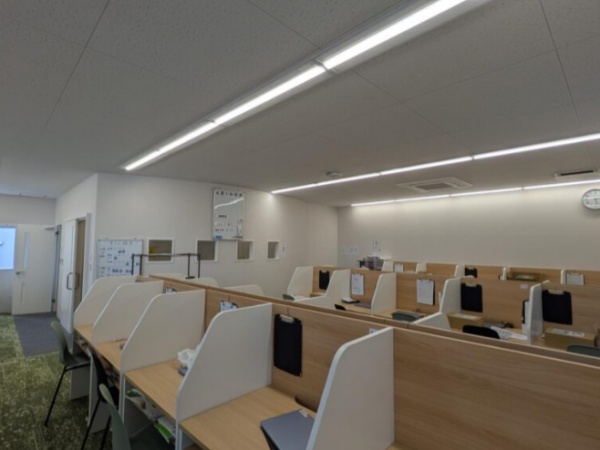 学習スペースは一人ひとり仕切りがあることで、周りを気にすることが軽減できます。