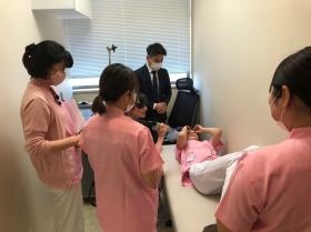 美容施術練習の様子