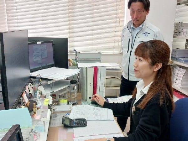 一緒に働く方々の業務風景です