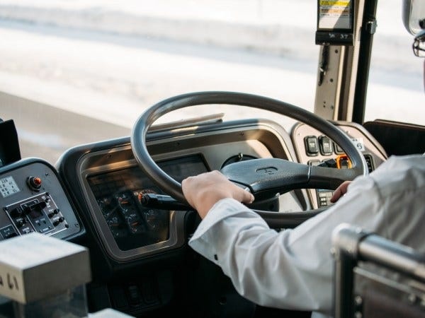 送迎経験がない方へも丁寧に指導いたしますのでご安心ください。ご応募お待ちしています！