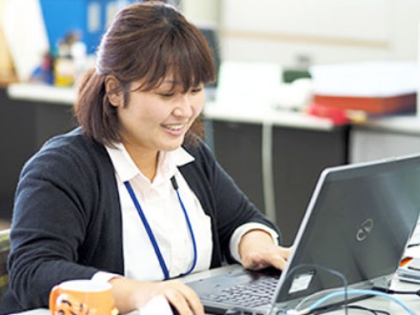 育児休業を一年間取得後に復帰しました。現在はフレックスタイム制度や短時間制社員制度を利用しています。