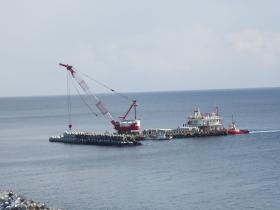 白老町虎杖浜沖の消波ブロック設置の工事