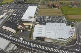 ホンダグロス島根（左奥社屋）斐川中央店（右社屋）