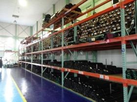 こちらの本社をはじめ、支店・営業所７拠点と自社工場があります