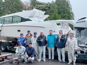 新型艇の初出荷はノンアルビールで乾杯