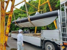 出荷のためトラックの荷台に