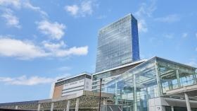 本社は横浜駅直結！ＪＲ横浜タワー２６階にございます。