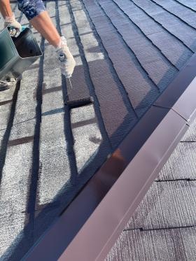 職人作業風景５ 屋根の塗装も行います