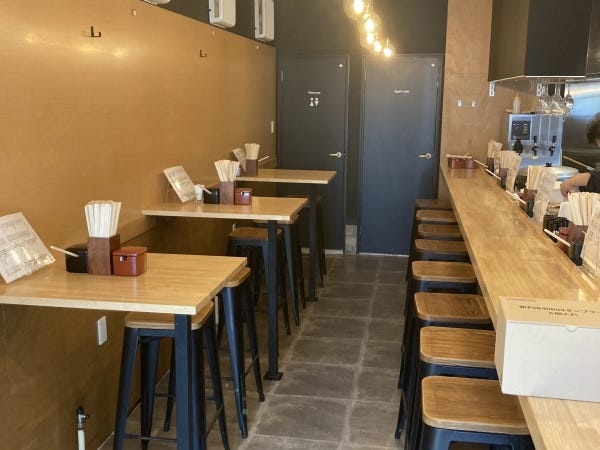 こじんまりしたちょうどいいサイズのお寿司屋さん。