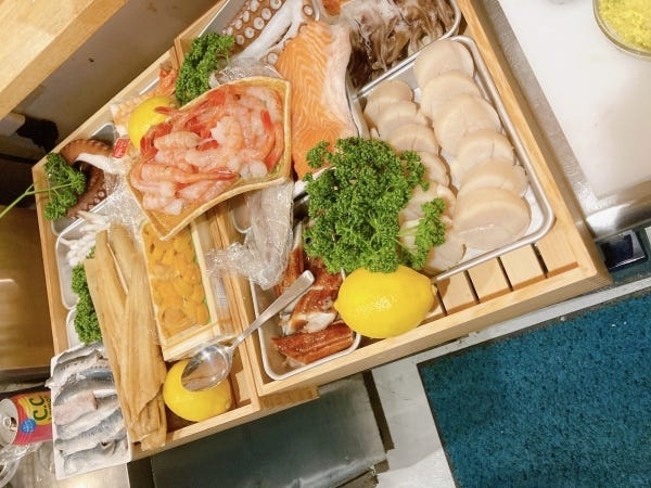 ホールスタッフ・江戸前鮨専門店のサポートスタッフ