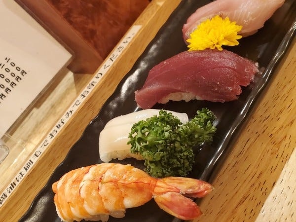 ホールスタッフ・江戸前鮨専門店のサポートスタッフ