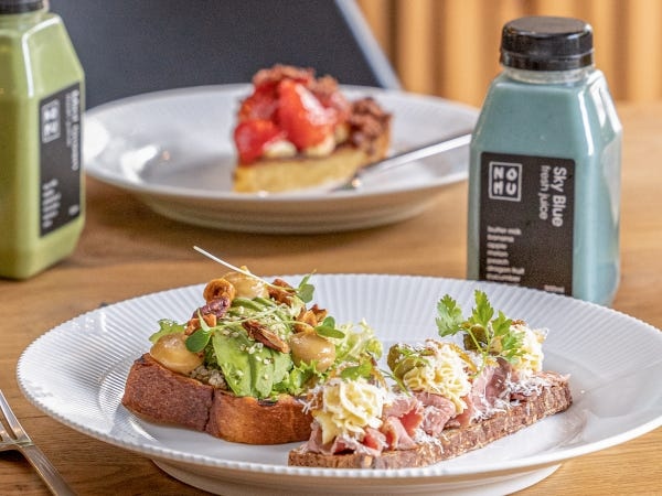 カフェスタッフ（受付や接客経験をお持ちの方歓迎・英語でのコミュニケーションできる方歓迎）