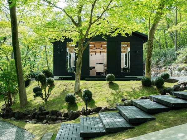 カフェスタッフ（受付や接客経験をお持ちの方歓迎・英語でのコミュニケーションできる方歓迎）