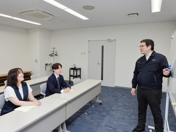 技術者を主体に様々な分野で社内勉強を実施しています。参加は任意ですので、ぜひ自分が望んだ技術知見を深めてください！