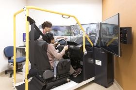 ドライブシミュレータを用いた「あんしん運転診断」を実施中。