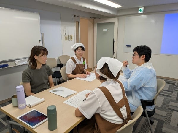 他部署のメンバーとの集合研修や会議など、社内の交流を深める場があります。