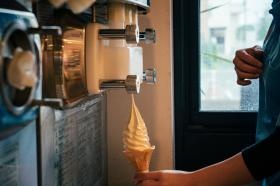 白水舎の牛乳をたっぷりと使用したミルクソフトクリーム