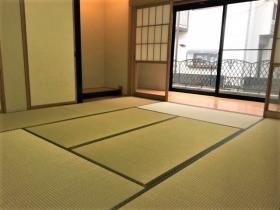 落ち着いた雰囲気でゆったりくつろげます。