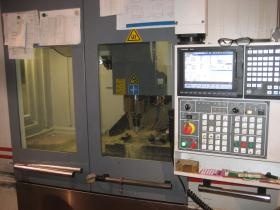 大型マシニングセンタ