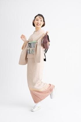 着物を着ると、気分がうきうきと、また背筋が伸びて健康になれる