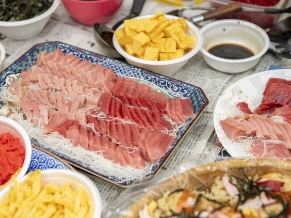 当社では自分たちが扱う食べ物のことをよく知ろう！という理念で職場での賄いは仕入れた水産物を振る舞っています。