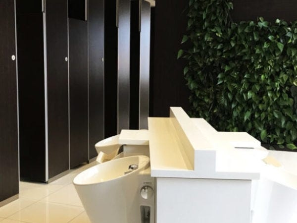 トイレ空間の内装仕上げ工事を手掛けることで、美しいトイレ空間を実現させています。