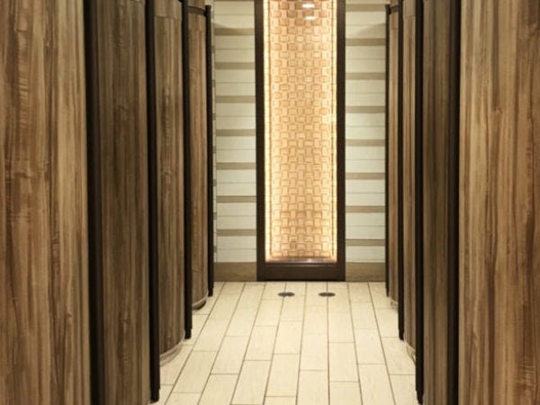 関西の有名な場所で自分の仕事が見ることができます。今話題のあの場所…なんてことも。