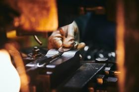 製造風景（柄押し）