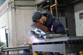 自社工場。熟練の職人がかなえるハンドメイドクオリティ。