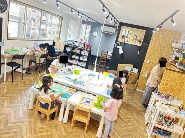 たぎる.倶楽部は、美術教室であり、子どものためのコミュニティでもあります。ものづくりを通して子どもたちのクリエイティビティを伸ばします。