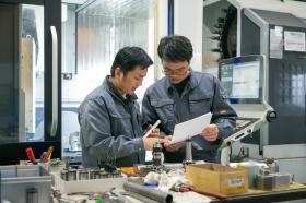 加工現場その２。コミュニケーションを取って良品を作ります。