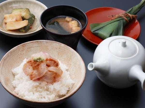 人気のはしたてセットは、遠方からのお客様も楽しみにご来店くださいませう。