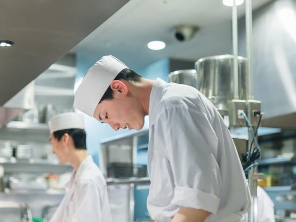 特に資格をお持ちでなくても、先輩社員が丁寧に指導させていただきますので、ご安心ください。